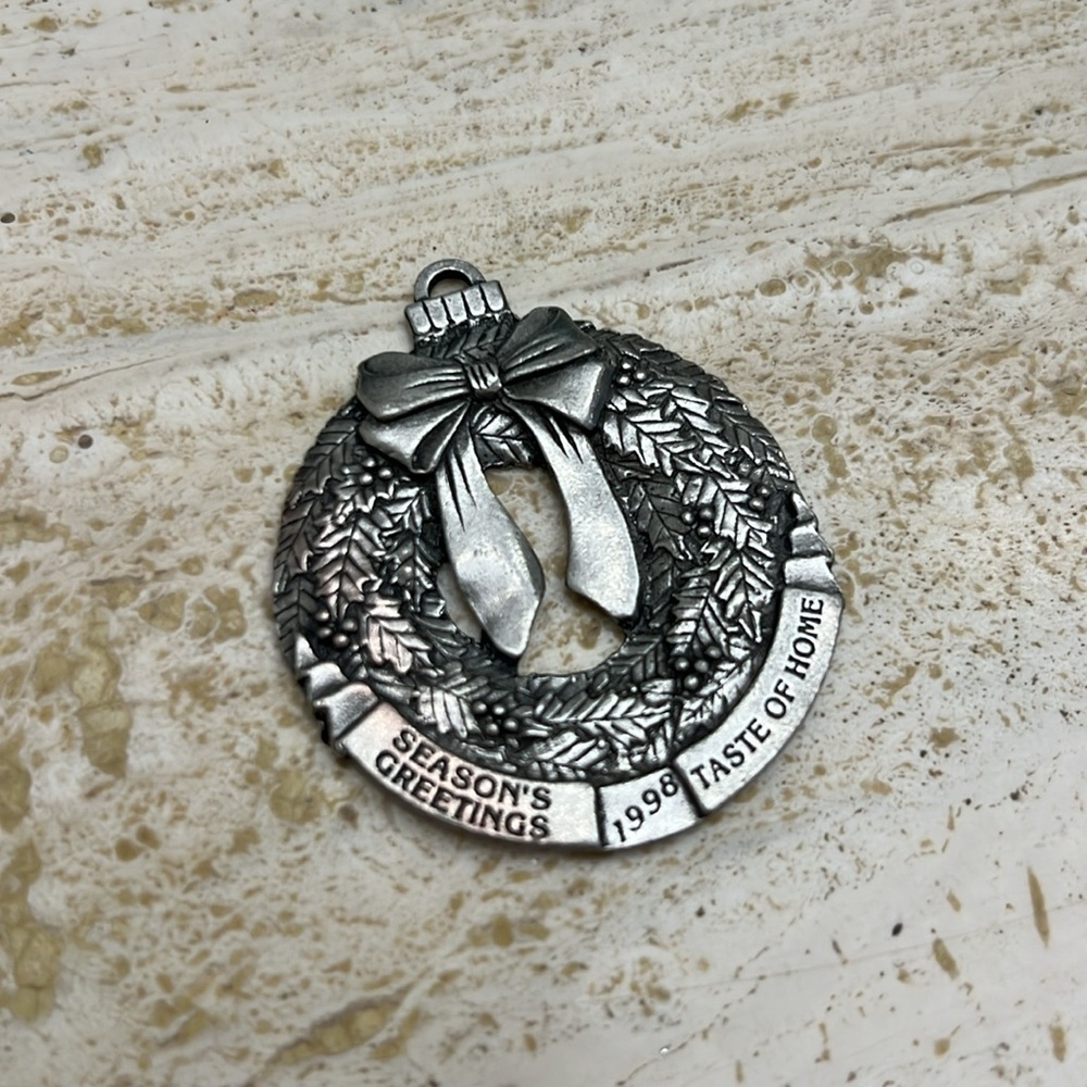 10 Vintage pewter ornaments | Country magazine Season’s Greetings - Picture 13 of 14